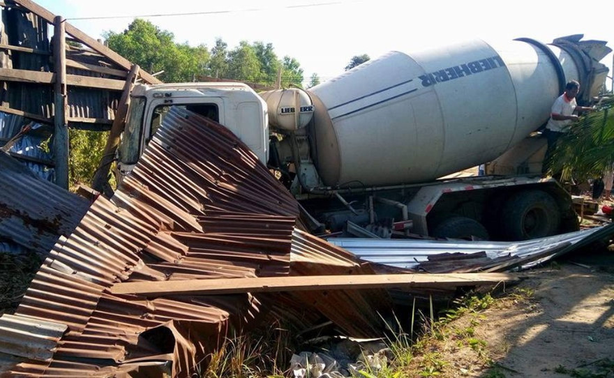 3 cha con đang ngủ bị xe bồn tông thương vong