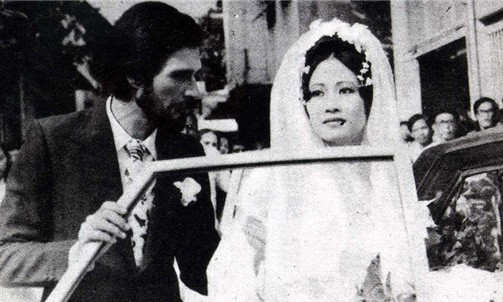 Robert Hải và NSND Như Quỳnh trong Mối tình đầu