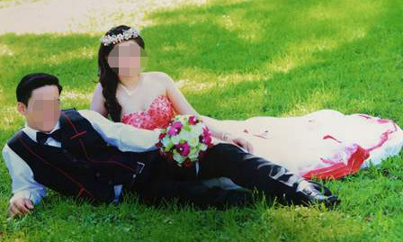 Ảnh cưới của đôi trẻ chụp trước đám cưới.