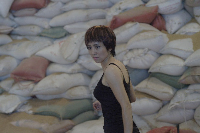 Trong lúc trao đổi kịch bản với Thúy Vinh, đạo diễn Lê Văn Kiệt có dịp tiếp xúc với Thúy Hiền và đã mời cô tham gia bộ phim. Trước đây, cựu vận động viên Wushu từng đóng một số phim truyền hình.