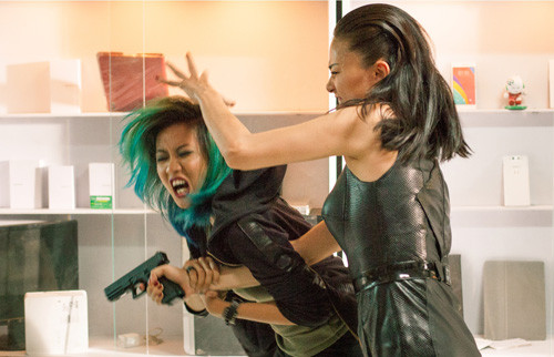 Cảnh giằng co giữa Suboi và Ngô Thanh Vân (phải).