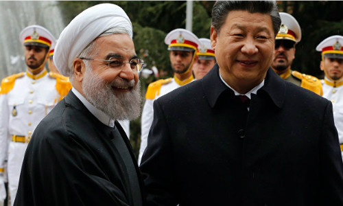 Tổng thống Iran Hassan Rouhani (trái) và Chủ tịch Trung Quốc Tập Cận Bình. Ảnh: AFP