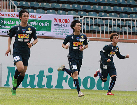 Tuấn Anh khoác áo CLB Yokohama FC (Nhật) khi đội này đến Gia Lai (ảnh: Đình Viên)