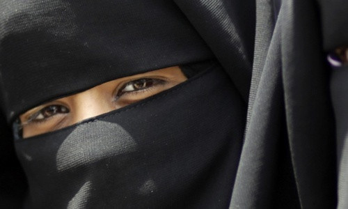 Những kẻ tuyển mộ của Nhà nước Hồi giáo (IS) luôn biết cách để dụ dỗ các cô gái trẻ gia nhập nhóm. Ảnh minh họa: Reuters