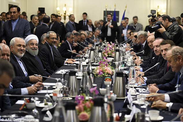 Pháp từ chối bỏ rượu khỏi thực đơn chiêu đãi Tổng thống Iran và phái đoàn. (Ảnh: AFP)