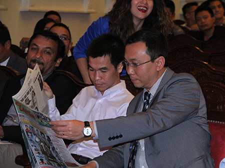 PCT VFF Trần Quốc Tuấn (phải)