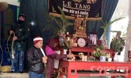 Sau khi cơ quan công an khám nghiệm tử thi, nạn nhân Bùi Bá Khiên được giao cho gia đình tổ chức tang lễ.- Ảnh:Quốc Huy