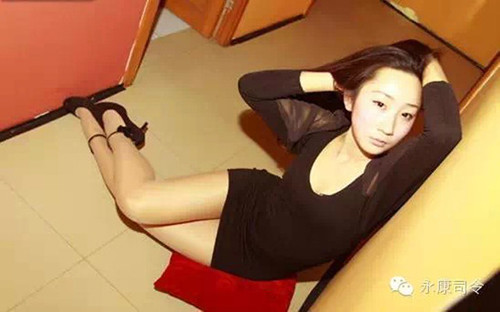 Các trung tâm mai mối cho hay họ có sẵn hàng chục cô gái xinh đẹp để khách hàng thuê làm bạn gái dịp Tết. Ảnh: Shanghaiist