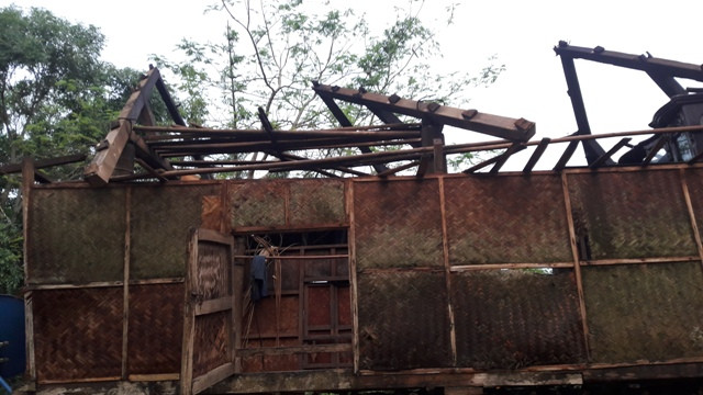 Lốc xoáy khiến nhiều nhà dân bị hư hỏng, tốc mái