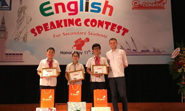 Sôi động cuộc thi hùng biện tiếng Anh tại Trường THPT chuyên Hà Nội – Amsterdam