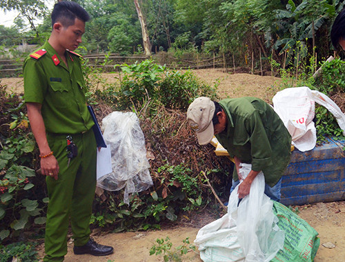 Số bột hóa chất tăng trọng cho mỡ bị công an thu giữ. Ảnh: N.T.