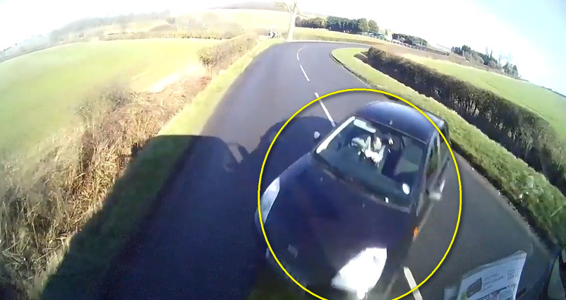 Kinh hoàng cảnh tượng ô tô mất lái, lao thẳng vào xe đi ngược chiều