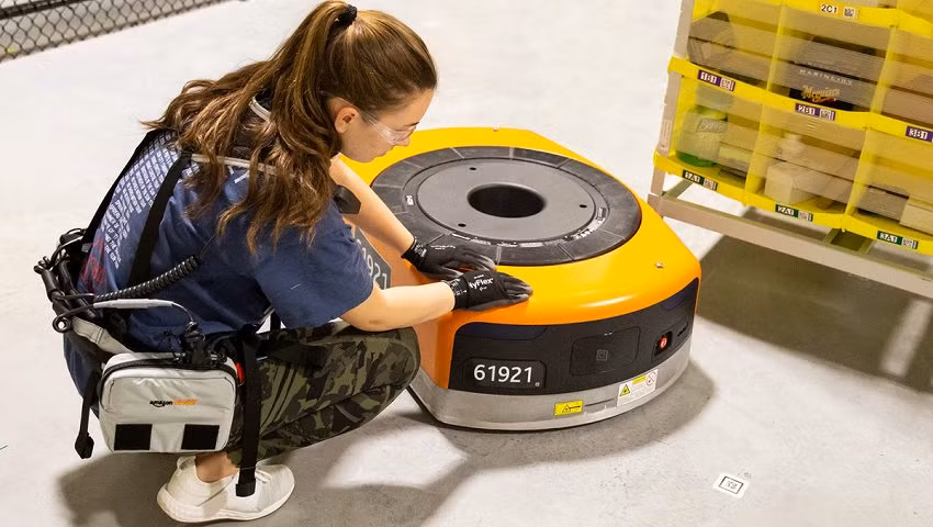 Ở Amazon, robot có thể đuổi việc con người