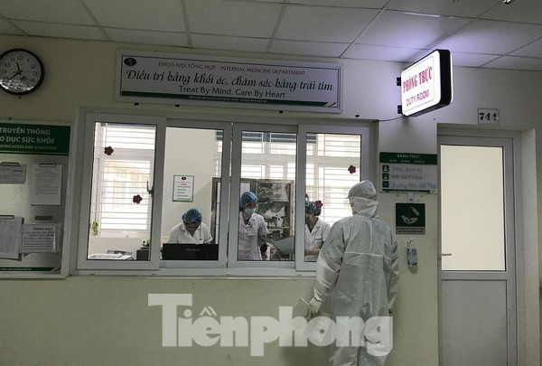 Thủ tướng biểu dương những cống hiến, tận tâm của các bác sỹ, nhân viên y tế