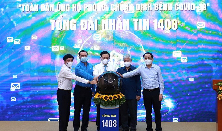 Nhắn tin ủng hộ phòng chống dịch và 'vắc-xin cho công nhân'