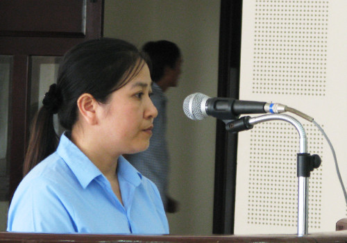 Bị cáo Yến trước vành móng ngựa. Ảnh: N.T.