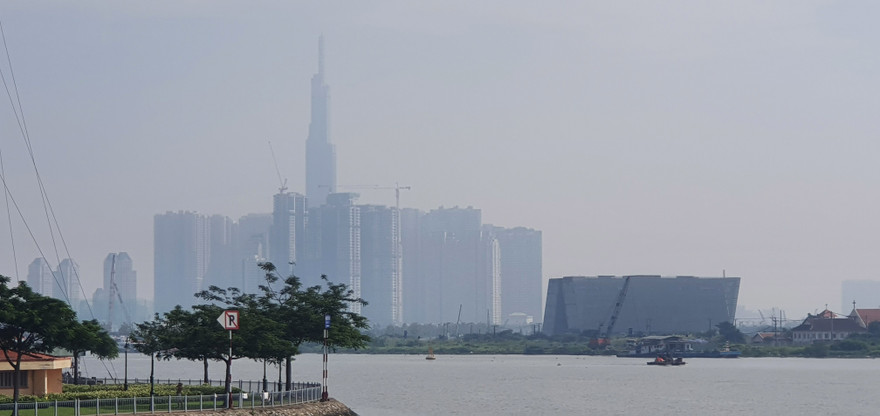 Sài Gòn mờ ảo trong sương mù