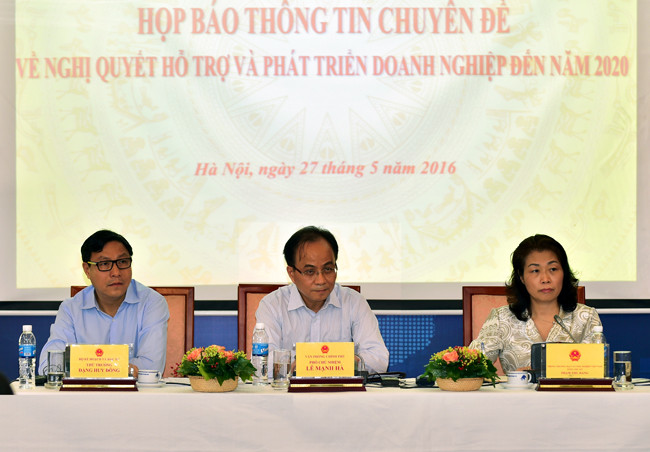 đại diện VPCP và Bộ KH&ĐT đều yêu cầu công khai lưu lượng phương tiện và nguồn thu phí BOT để nhân dân giám sát. (ảnh Văn Kiên)