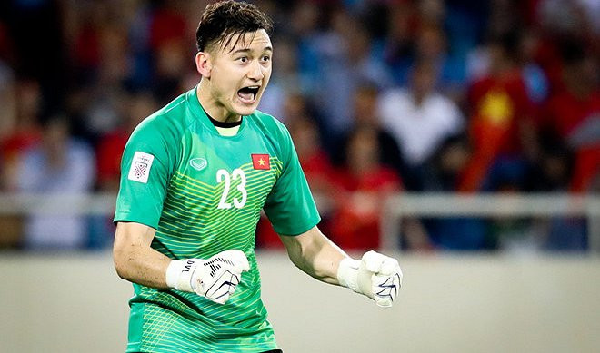 Mục kích Đặng Văn Lâm 'luyện công' ở Muangthong United