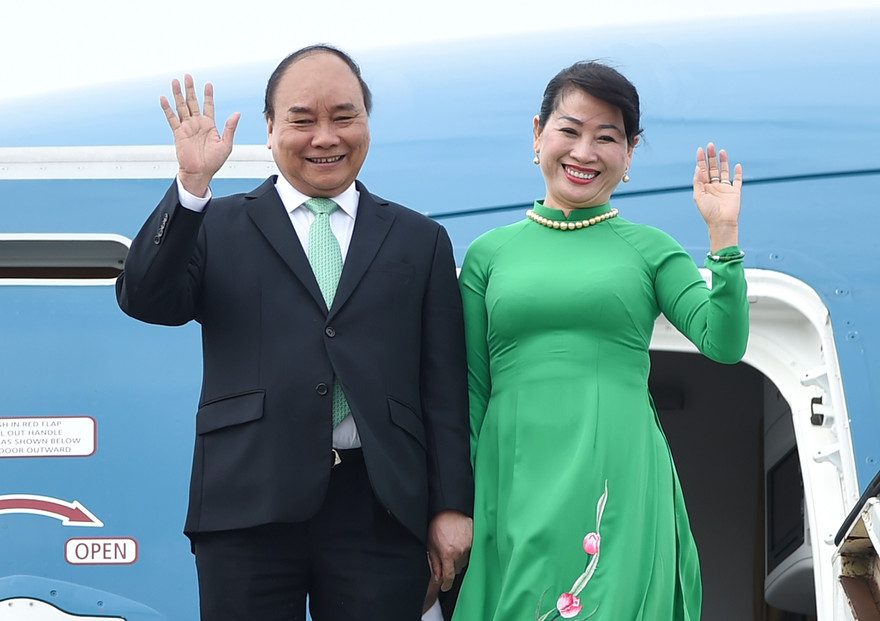 Thủ tướng Nguyễn Xuân Phúc và Phu nhân tại sân bay Schiphol Amsterdam, Hà Lan (ảnh QH)