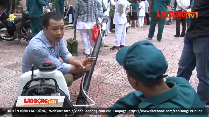 Hà Nội quyết tâm dập dịch sốt xuất huyết 'mùi thuốc chỉ gây ho tí thôi'