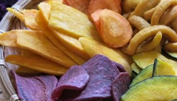 Giật mình bảng giá mứt, hoa quả sấy Trung Quốc về chợ Tết Việt