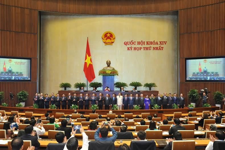 Chính phủ nhiệm kỳ mới ra mắt Quốc hội. Ảnh Như Ý 