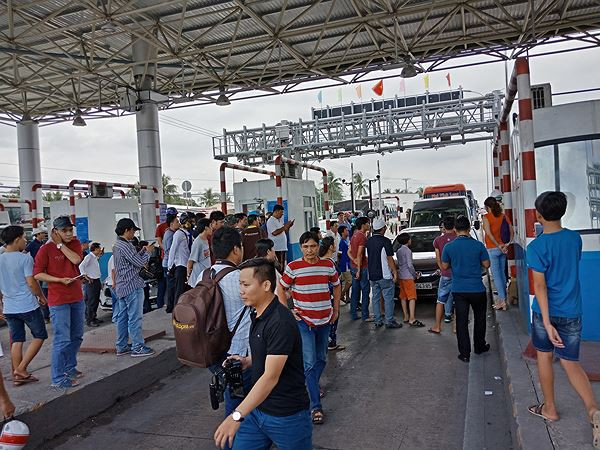 Việc thu hút đầu tư các dự án BOT thời gian qua còn nhiều bất cập, gây phản ứng trong xã hội.