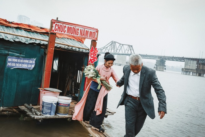 Ảnh cưới của chú rể 80 tuổi và cô dâu 75 tuổi