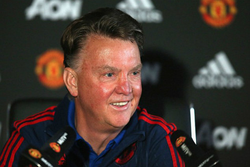 Van Gaal trong buổi họp báo trước trận. Ảnh: AFP.