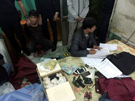 Cơ quan chức năng bắt giữ Chính cùng tang vật.