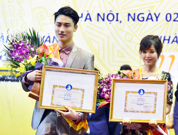 Giây phút đăng quang đáng nhớ của Duy Long – Ngọc Mai