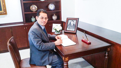 Đại sứ Campuchia tại Hàn Quốc Suth Dina. Ảnh: Khmer Times