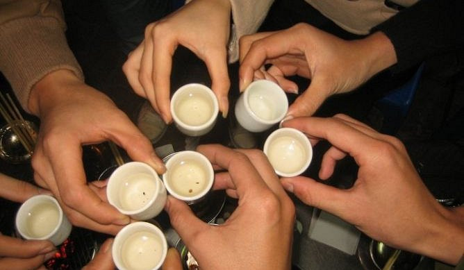 Nước ngoài có 'văn hóa uống rượu' ngày Tết như Việt Nam?