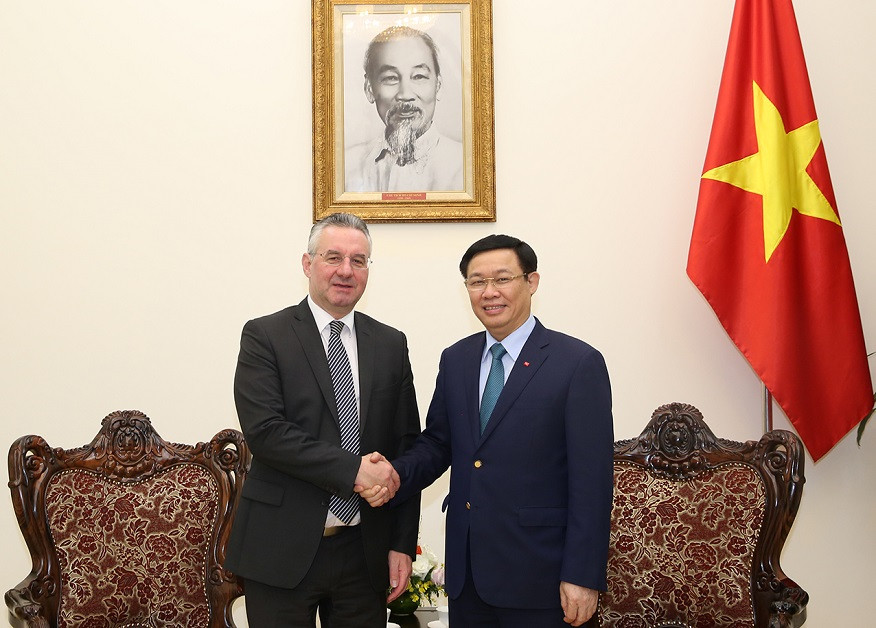 Phó Thủ tướng Vương Đình Huệ tiếp ông Jan Zahradil