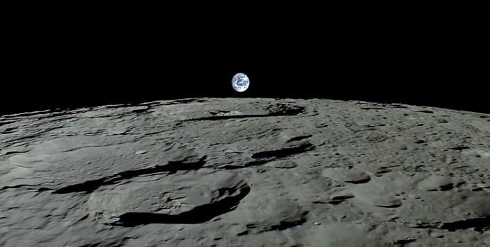 Ấn tượng cảnh Trái Đất “mọc” nhìn từ bề mặt Mặt Trăng