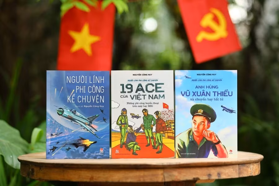 Bộ sách "Người lính phi công kể chuyện": Những anh hùng trên bầu trời rực lửa