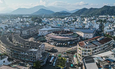 Độc đáo kiến trúc chợ hình hoa sen ở phố biển Khánh Hoà