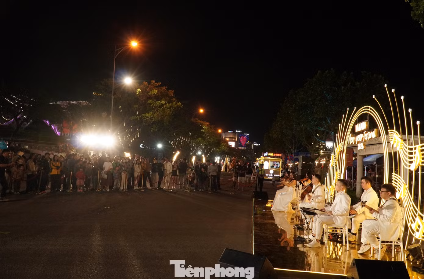 tp-dai-lo-nam-moi-24.jpg