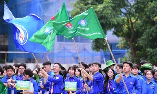 Chiến sĩ Mùa hè xanh Thủ đô tỏa về thôn bản dựng công trình, phủ tri thức số