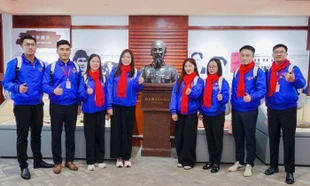 Đoàn đại biểu thanh niên Việt Nam viết tiếp câu chuyện hữu nghị 'Theo dấu chân Bác Hồ'
