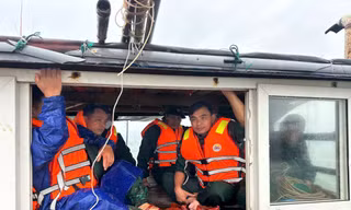 Tàu cá chìm trên biển Hà Tĩnh, 2 ngư dân mất tích