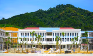 Cận cảnh trường nội trú liên cấp hơn 140 tỷ đồng trước ngày bàn giao
