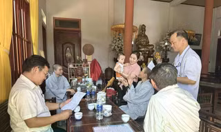 Bé gái 11 tháng tuổi bị bỏ rơi tại chùa, kèm lá thư của người mẹ