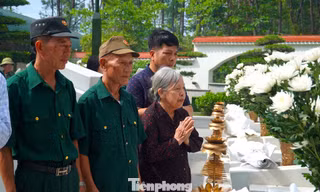 Dòng người đổ về 'tọa độ lửa' Ngã ba Đồng Lộc