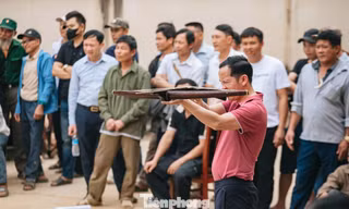 Kéo co, bắn nỏ ở lễ hội Hoa Gạo