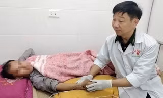 Bác sĩ quân y dùng bài thuốc 'độc' cứu sống người đàn ông ăn lá ngón tự tử