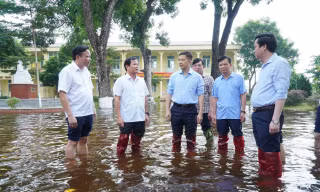 Phó Bí thư Thanh Hóa chỉ đạo xử lý việc trường ngập, gần 2.000 học sinh phải nghỉ học