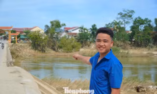 Chàng trai liều mình cứu cháu bé giữa dòng lũ: Nếu sợ thì ai sẽ cứu người đây...