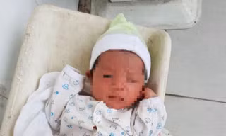 Bé sơ sinh bị bỏ rơi cùng bức thư tay của người mẹ nhờ nuôi hộ vì không có điều kiện